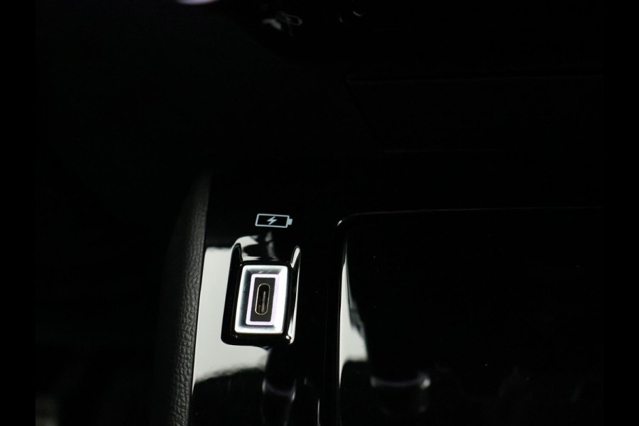 Peugeot 208 1.2 PT 100 PK GT + SPORTSTOELEN | 17 INCH | CAMERA | SFEERVERLICHTING | NAVIGATIE | CARPLAY | DAB