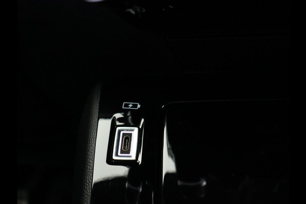 Peugeot 208 1.2 PT 100 PK GT + SPORTSTOELEN | 17 INCH | CAMERA | SFEERVERLICHTING | NAVIGATIE | CARPLAY | DAB