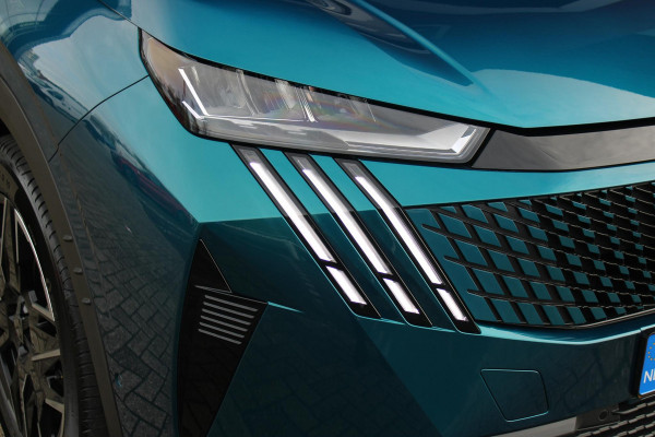 Peugeot 3008 1.2 Hybrid 145PK ALLURE | 360° CAMERA | KEYLESS ENTRY/START | STUUR VERWARMING | ALARM | DODEHOEK DETECTIE | 19" LICHTMETALEN VELGEN | NAVIGATIE | DRAADLOZE APPLE CARPLAY/ANDROID AUTO | ADAPTIVE CRUISE CONTROL | CLIAMTE CONTROL | PARKEERSENSOREN VOOR EN ACHTER |