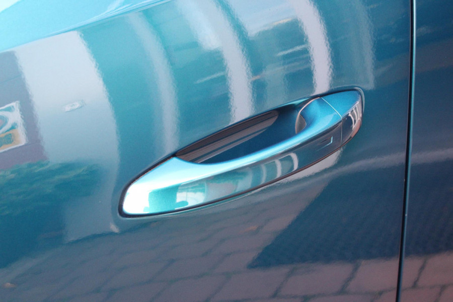 Peugeot 3008 1.2 Hybrid 145PK ALLURE | 360° CAMERA | KEYLESS ENTRY/START | STUUR VERWARMING | ALARM | DODEHOEK DETECTIE | 19" LICHTMETALEN VELGEN | NAVIGATIE | DRAADLOZE APPLE CARPLAY/ANDROID AUTO | ADAPTIVE CRUISE CONTROL | CLIAMTE CONTROL | PARKEERSENSOREN VOOR EN ACHTER |