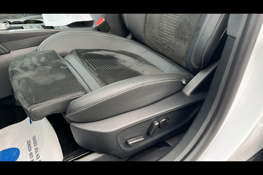 Ford Kuga 2.5 FHEV Active X | 190pk | Driver Assistance Pack | Technology Pack | Winterpack | Panoramadak | All Weather Banden | Geen stekker nodig