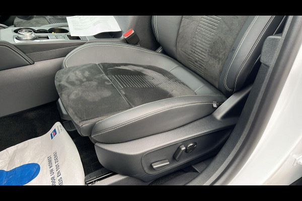 Ford Kuga 2.5 FHEV Active X | 190pk | Driver Assistance Pack | Technology Pack | Winterpack | Panoramadak | All Weather Banden | Geen stekker nodig