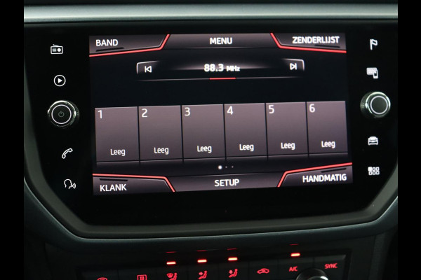 Seat Arona 1.0 TSI Style | Carplay | Navigatie | Parkeerhulp | Climate control | Cruise control | Bluetooth