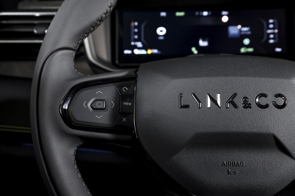 Lynk & Co 01 1.5 PHEV More - MY25 Nieuw model | S/K-panodak | Dig. Cockpit | Stoel-+Stuurverw. | 360 Camera | Adapt. Cruise | Memory | Elek. klep | LM 20" |