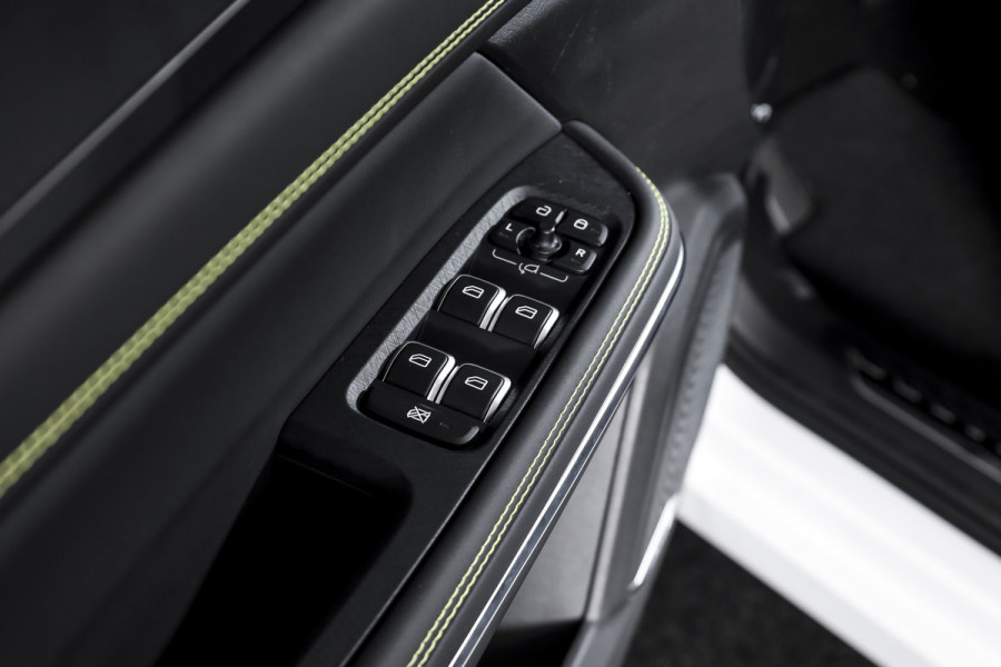 Lynk & Co 01 1.5 PHEV More - MY25 Nieuw model | S/K-panodak | Dig. Cockpit | Stoel-+Stuurverw. | 360 Camera | Adapt. Cruise | Memory | Elek. klep | LM 20" |