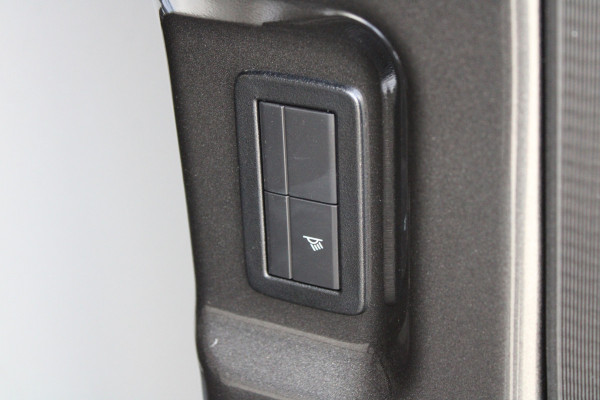 Ford Transit Custom 320 2.0 TDCI L2H1 Limited 150pk - Adaptive Cruise - Verwarmd stuur - Blind spot - Navigatie - Camera - Draadloos laden - Rijklaa