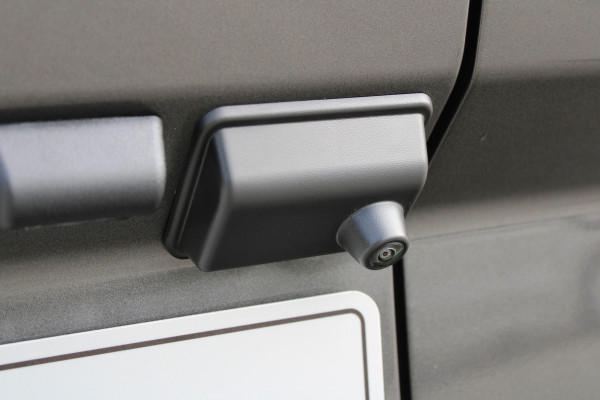 Ford Transit Custom 320 2.0 TDCI L2H1 Limited 150pk - Adaptive Cruise - Verwarmd stuur - Blind spot - Navigatie - Camera - Draadloos laden - Rijklaa