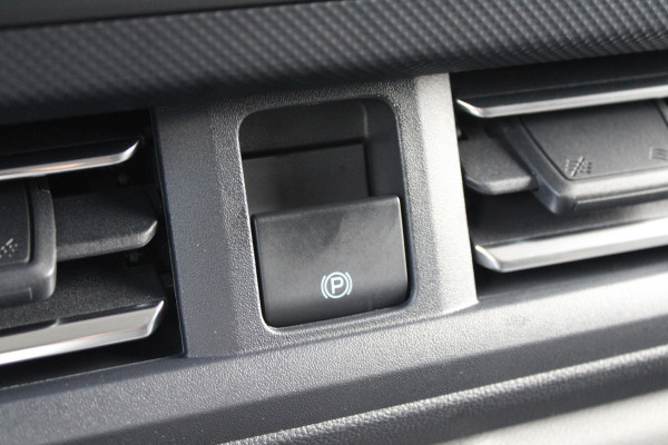 Ford Transit Custom 320 2.0 TDCI L2H1 Limited 150pk - Adaptive Cruise - Verwarmd stuur - Blind spot - Navigatie - Camera - Draadloos laden - Rijklaa