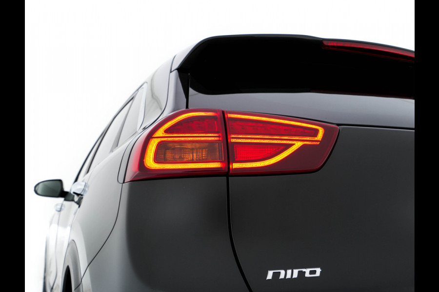 Kia e-Niro ExecutiveLine 64 kWh [ 3-Fase ] {SOH-100%} (INCL-BTW) Aut. *PANO | LUXURY-LEATHER | JBL-AUDIO | FULL-LED | NAVI-FULLMAP | DAB | ADAPTIVE-CRUISE | CAMERA | MEMORY-PACK | LANE-ASSIST | CCS-FASTLOADER | KEYLESS | DIGI-COCKPIT | 17"ALU*