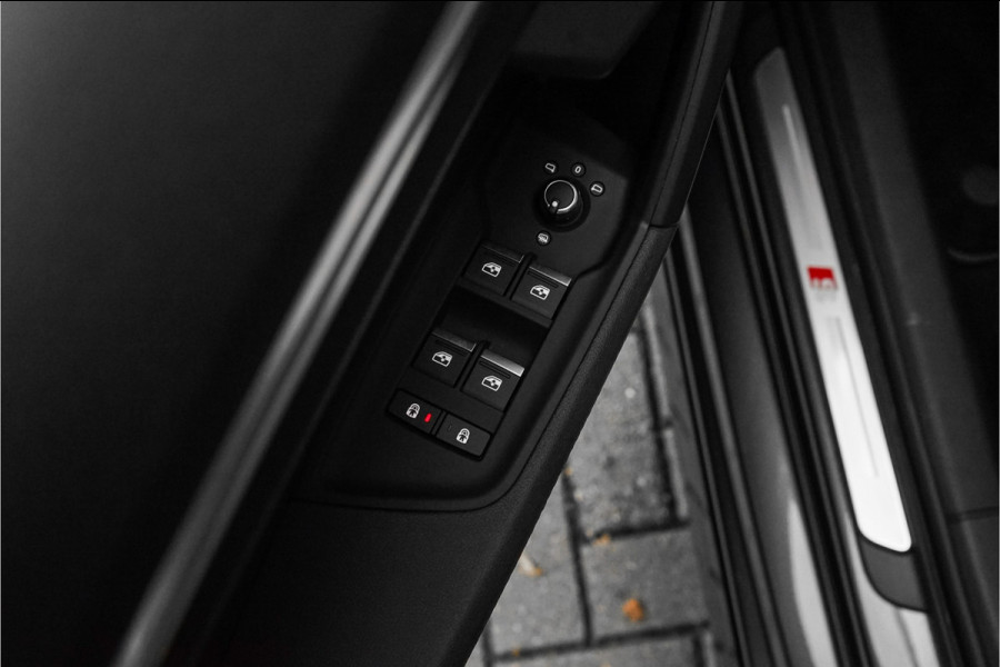 Audi A3 Sportback 30 TFSI S Edition Pano ACC Zwart Optiek Trekhaak