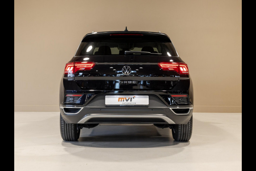 Volkswagen T-Roc 1.0 TSI Style Business / 110pk / Achteruitrij camera / Virtual cockpit /