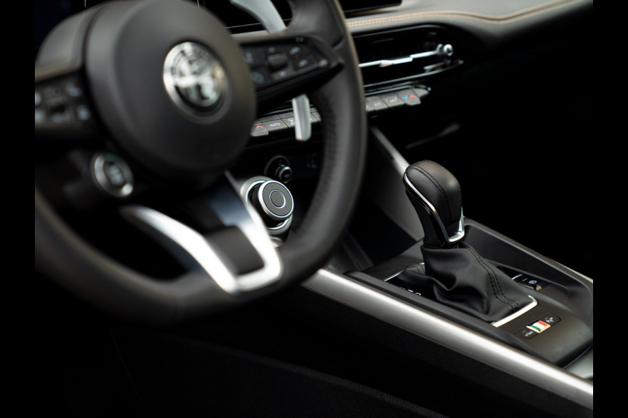 Alfa Romeo Tonale 1.3T PHEV 280pk Ti Edizione Prins | Pano-dak | 360 camera | Performance Pack | Winterpack | LED-Matrix