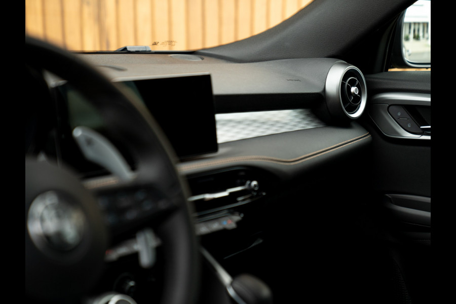 Alfa Romeo Tonale 1.3T PHEV 280pk Ti Edizione Prins | Pano-dak | 360 camera | Performance Pack | Winterpack | LED-Matrix