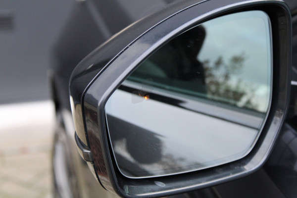 Land Rover Range Rover Velar 2.0 I4 Turbo AWD R-Dynamic HSE | NAP! | PANO | HUD | MASSAGE | MERIDIAN SURROUND | STOELKOELING |