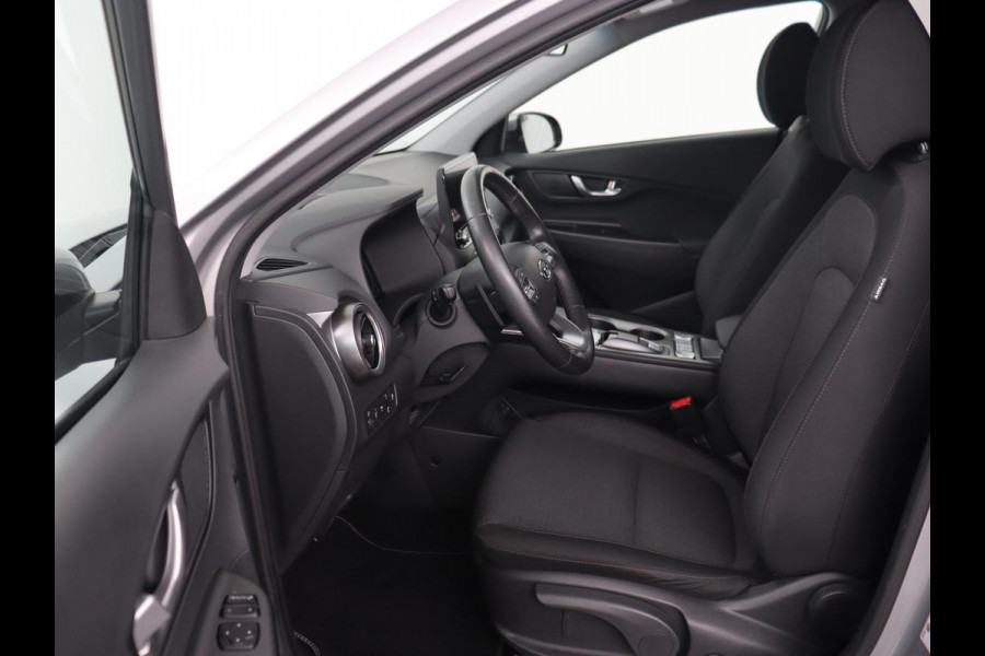 Hyundai Kona EV Fashion 64 kWh | Stoelverwarming | Head-Up | Camera | Carplay | Adaptive cruise | Navigatie | Keyless | Climate control