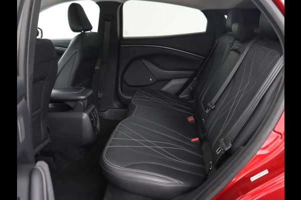Ford Mustang Mach-E RWD 75 kWh | Leder | Stoelverwarming | 360 Camera | B&O Sound | Adaptive cruise | Carplay | Keyless | Navigatie | Stuurverwarming | Full LED | 20'' lichtmetalen velgen