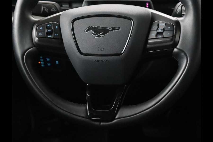 Ford Mustang Mach-E RWD 75 kWh | Leder | Stoelverwarming | 360 Camera | B&O Sound | Adaptive cruise | Carplay | Keyless | Navigatie | Stuurverwarming | Full LED | 20'' lichtmetalen velgen