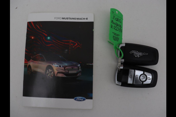 Ford Mustang Mach-E RWD 75 kWh | Leder | Stoelverwarming | 360 Camera | B&O Sound | Adaptive cruise | Carplay | Keyless | Navigatie | Stuurverwarming | Full LED | 20'' lichtmetalen velgen