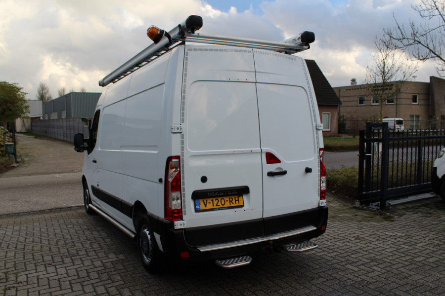 Renault Master T35 2.3 dCi 130PK Euro6 L2H2 ✓ airco ✓ navigatie ✓ imperiaal ✓ trekhaak