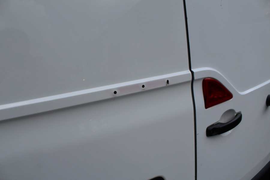 Renault Master T35 2.3 dCi 130PK Euro6 L2H2 ✓ airco ✓ navigatie ✓ imperiaal ✓ trekhaak