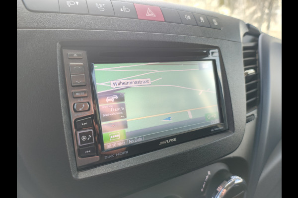 Iveco Daily 3.0I CNG Kraan Laadbak AUT-6 HIAB 3-Persoons Navi Ecc Trekhaak Camera Blue power Alpine 2-Din Infotainment Sys. Bluetooth Opbergkasten Betonplex Vloer Compressed Natural Gas (CNG) EURO-6 375 35S14N Voertuig 1e Eigenaar Euro 6