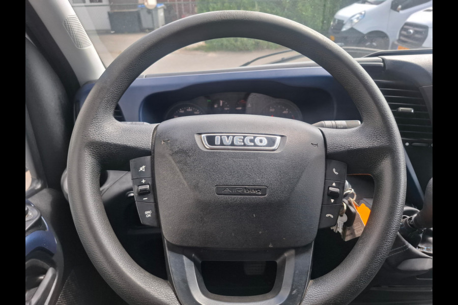 Iveco Daily 3.0I CNG Kraan Laadbak AUT-6 HIAB 3-Persoons Navi Ecc Trekhaak Camera Blue power Alpine 2-Din Infotainment Sys. Bluetooth Opbergkasten Betonplex Vloer Compressed Natural Gas (CNG) EURO-6 375 35S14N Voertuig 1e Eigenaar Euro 6