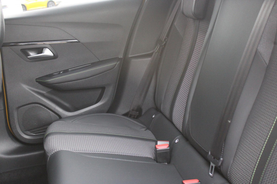 Peugeot 208 1.2 100PK GT | NAVIGATIE | KEYLESS ENTRY/START | APPLE CARPLAY/ANDROID AUTO | LICHTMETALEN VELGEN 17" | 3-D INSTRUMENTENPANEEL | DAB+ RADIO | DODEHOEK DETECTIE | CRUISE CONTROL | LANE ASSIST | CLIMATE CONTROL | ZWART DAK |