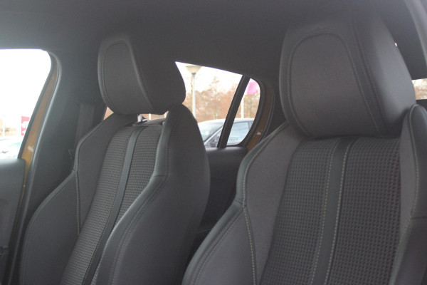 Peugeot 208 1.2 100PK GT | NAVIGATIE | KEYLESS ENTRY/START | APPLE CARPLAY/ANDROID AUTO | LICHTMETALEN VELGEN 17" | 3-D INSTRUMENTENPANEEL | DAB+ RADIO | DODEHOEK DETECTIE | CRUISE CONTROL | LANE ASSIST | CLIMATE CONTROL | ZWART DAK |