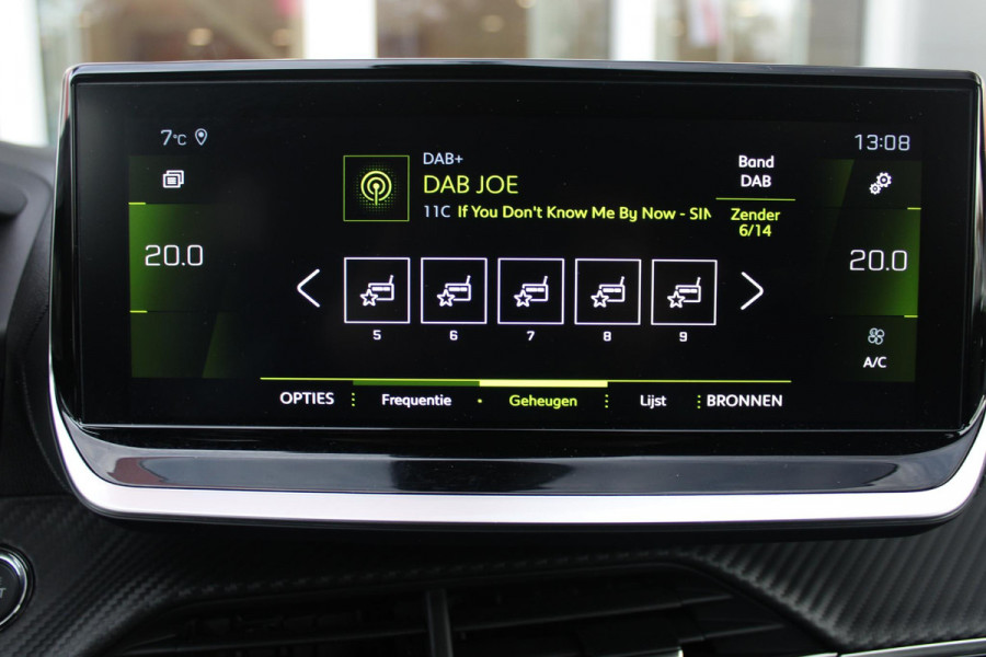 Peugeot 208 1.2 100PK GT | NAVIGATIE | KEYLESS ENTRY/START | APPLE CARPLAY/ANDROID AUTO | LICHTMETALEN VELGEN 17" | 3-D INSTRUMENTENPANEEL | DAB+ RADIO | DODEHOEK DETECTIE | CRUISE CONTROL | LANE ASSIST | CLIMATE CONTROL | ZWART DAK |