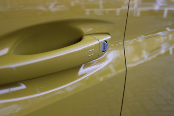 Peugeot 208 1.2 100PK GT | NAVIGATIE | KEYLESS ENTRY/START | APPLE CARPLAY/ANDROID AUTO | LICHTMETALEN VELGEN 17" | 3-D INSTRUMENTENPANEEL | DAB+ RADIO | DODEHOEK DETECTIE | CRUISE CONTROL | LANE ASSIST | CLIMATE CONTROL | ZWART DAK |