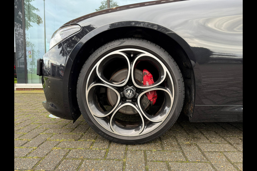 Alfa Romeo Giulia 2.0T Sprint - Automaat - Pano/Schuifdak - Leder - Navi - Afn. Trekhaak -Org.NL