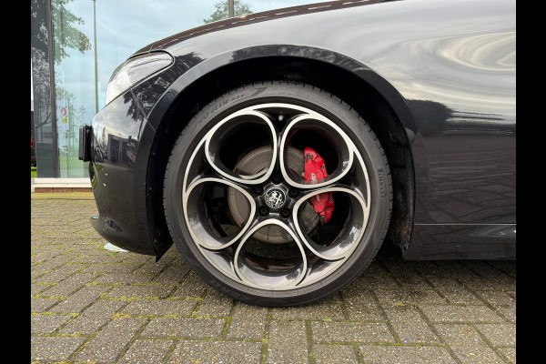 Alfa Romeo Giulia 2.0T Sprint - Automaat - Pano/Schuifdak - Leder - Navi - Afn. Trekhaak -Org.NL