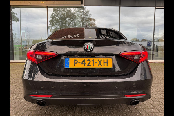 Alfa Romeo Giulia 2.0T Sprint - Automaat - Pano/Schuifdak - Leder - Navi - Afn. Trekhaak -Org.NL