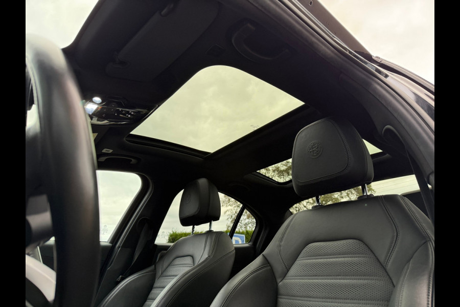 Alfa Romeo Giulia 2.0T Sprint - Automaat - Pano/Schuifdak - Leder - Navi - Afn. Trekhaak -Org.NL