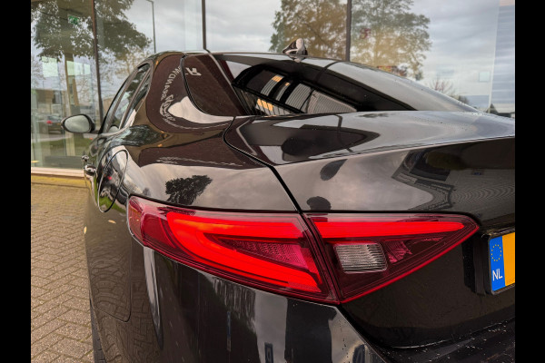 Alfa Romeo Giulia 2.0T Sprint - Automaat - Pano/Schuifdak - Leder - Navi - Afn. Trekhaak -Org.NL