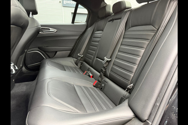 Alfa Romeo Giulia 2.0T Sprint - Automaat - Pano/Schuifdak - Leder - Navi - Afn. Trekhaak -Org.NL