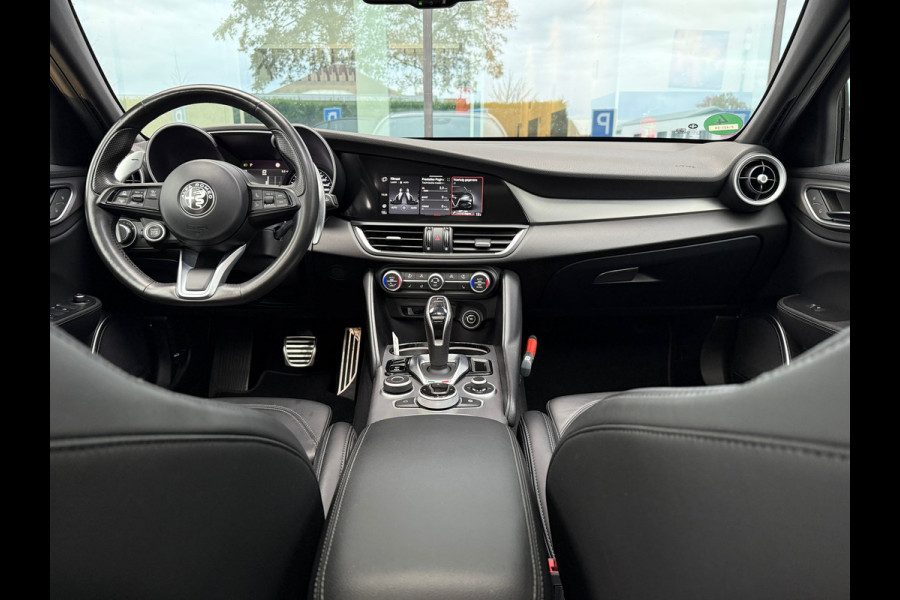 Alfa Romeo Giulia 2.0T Sprint - Automaat - Pano/Schuifdak - Leder - Navi - Afn. Trekhaak -Org.NL