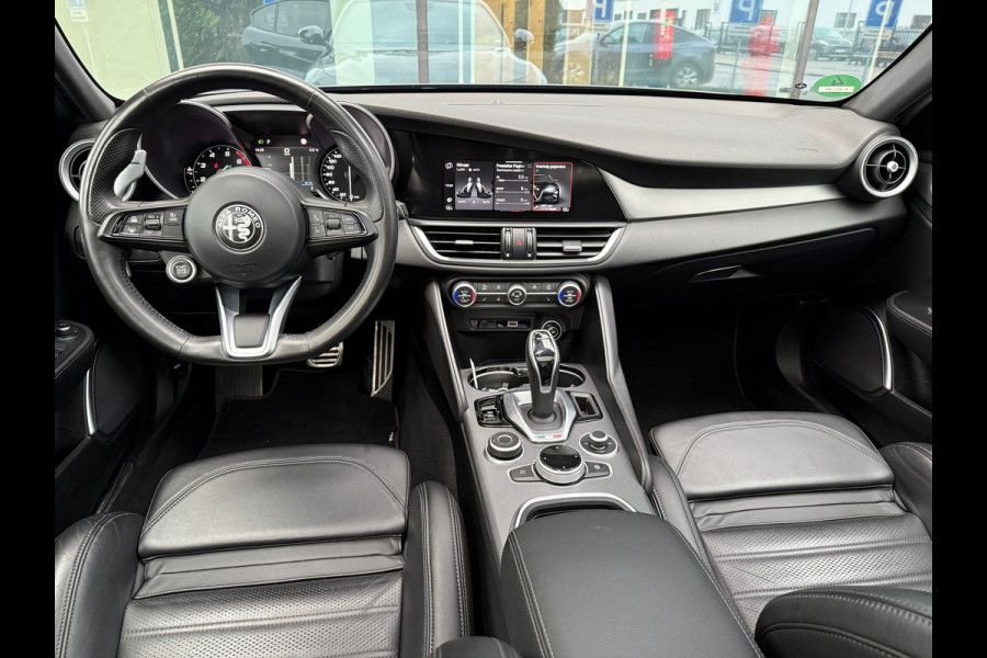 Alfa Romeo Giulia 2.0T Sprint - Automaat - Pano/Schuifdak - Leder - Navi - Afn. Trekhaak -Org.NL