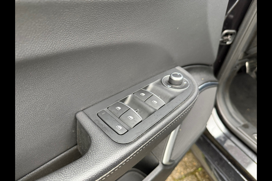 Alfa Romeo Giulia 2.0T Sprint - Automaat - Pano/Schuifdak - Leder - Navi - Afn. Trekhaak -Org.NL