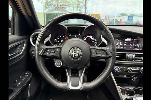 Alfa Romeo Giulia 2.0T Sprint - Automaat - Pano/Schuifdak - Leder - Navi - Afn. Trekhaak -Org.NL