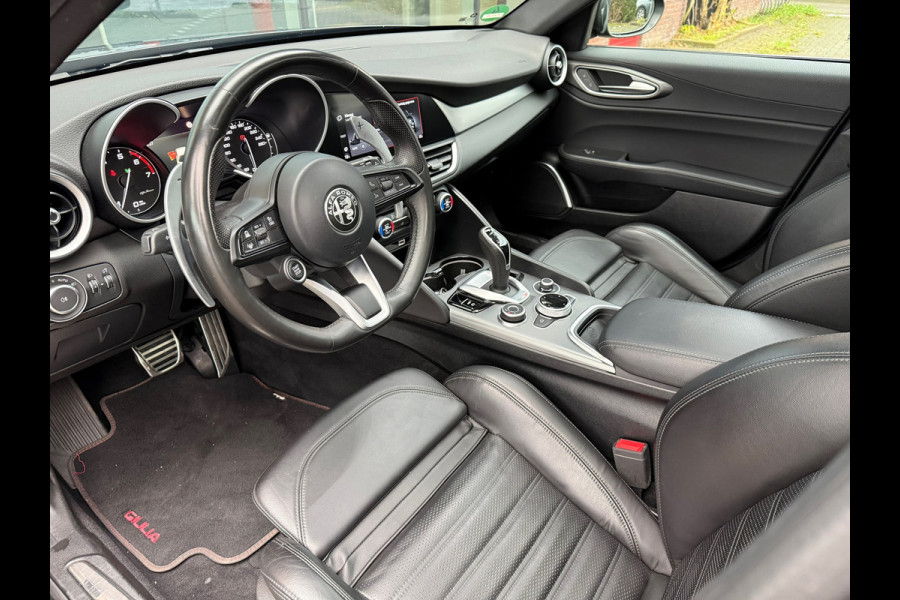 Alfa Romeo Giulia 2.0T Sprint - Automaat - Pano/Schuifdak - Leder - Navi - Afn. Trekhaak -Org.NL