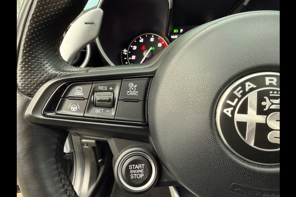 Alfa Romeo Giulia 2.0T Sprint - Automaat - Pano/Schuifdak - Leder - Navi - Afn. Trekhaak -Org.NL