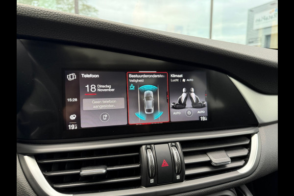 Alfa Romeo Giulia 2.0T Sprint - Automaat - Pano/Schuifdak - Leder - Navi - Afn. Trekhaak -Org.NL