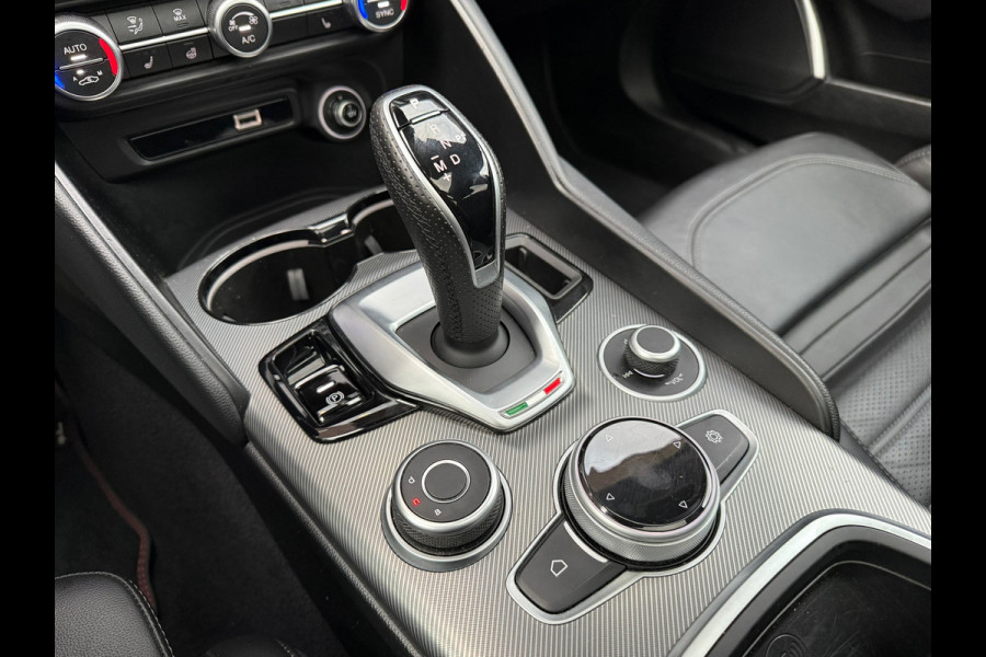 Alfa Romeo Giulia 2.0T Sprint - Automaat - Pano/Schuifdak - Leder - Navi - Afn. Trekhaak -Org.NL