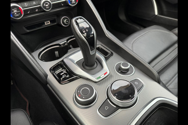 Alfa Romeo Giulia 2.0T Sprint - Automaat - Pano/Schuifdak - Leder - Navi - Afn. Trekhaak -Org.NL