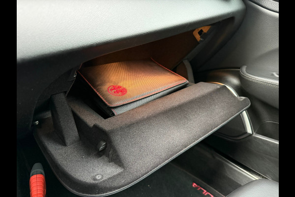 Alfa Romeo Giulia 2.0T Sprint - Automaat - Pano/Schuifdak - Leder - Navi - Afn. Trekhaak -Org.NL