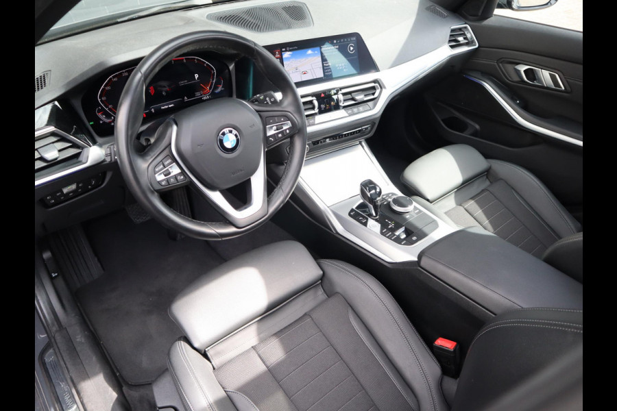 BMW 3 Serie Touring 320i Executive Sport Line Automaat / Live Cockpit Professional / Trekhaak / Panoramadak / Apple CarPlay / 18 Inch / Hifi / LED / Shadow Line