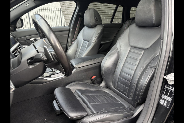 BMW 3 Serie Touring 330i xDrive High Executive M Sport Pakket Automaat / Live Cockpit Professional / Panoramadak / Trekhaak / Leder / Apple CarPlay / Harman Kardon / 19 Inch / Shadow Line / Laserlicht / Head-Up Display / M Sportremsysteem / Adaptief M-onderstel