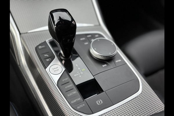 BMW 3 Serie Touring 330e High Executive M Sport Pakket Automaat / Panoramadak / Live Cockpit Professional / Stoelverwarming / Laser Light / 20" / M Performance Pack / Head-Up Display / Shadow Line / Extra Getint Glas