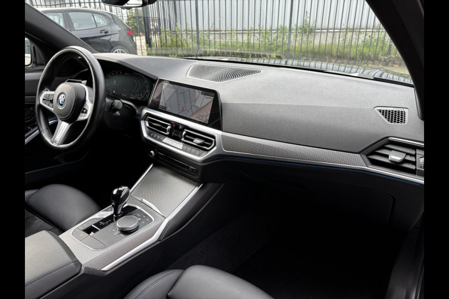 BMW 3 Serie Touring 330e High Executive M Sport Pakket Automaat / Panoramadak / Live Cockpit Professional / Stoelverwarming / Laser Light / 20" / M Performance Pack / Head-Up Display / Shadow Line / Extra Getint Glas